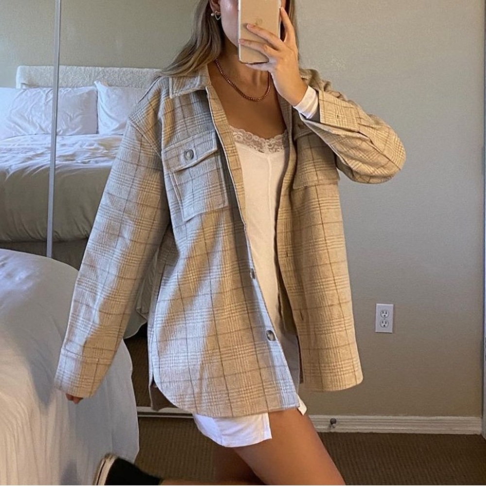 glassons beige chunky flannel with pockets